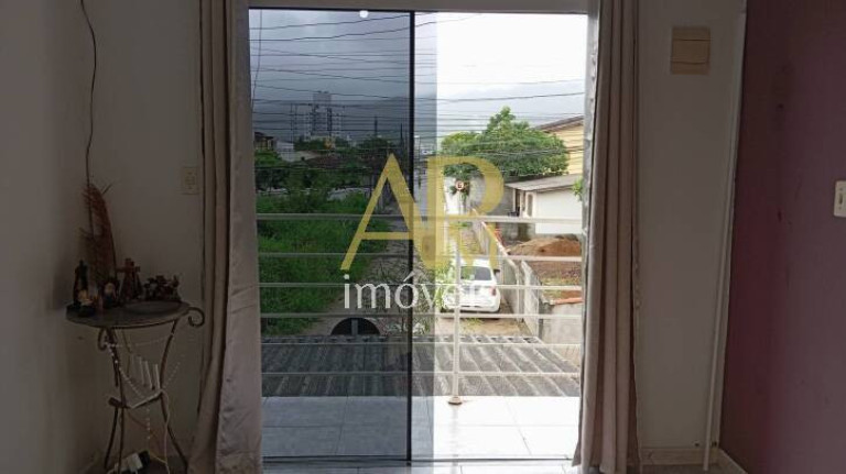 Imagem Casa com 6 Quartos à Venda, 200 m² em Praia João Rosa - Biguaçu Imagem Casa com 6 Quartos à Venda, 200 m² em Praia João Rosa - Biguaçu
