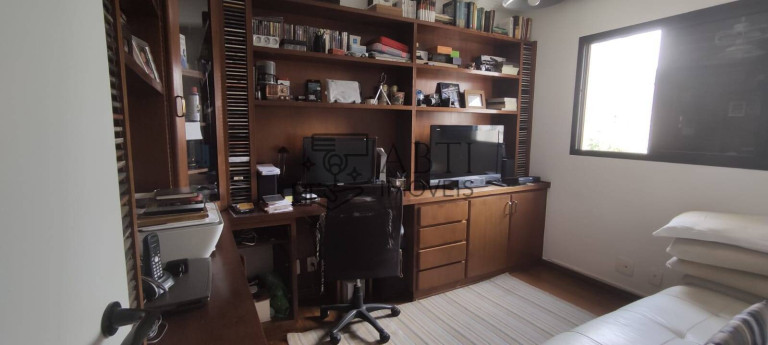 Imagem Apartamento com 3 Quartos à Venda, 110 m² em Moema - São Paulo
