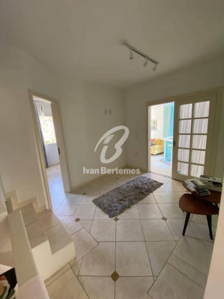 Imagem Sobrado com 3 Quartos para Temporada, em Bombas - Bombinhas Imagem Sobrado com 3 Quartos para Temporada, em Bombas - Bombinhas