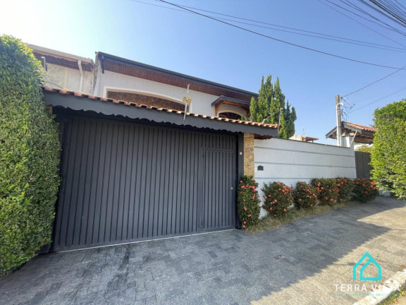 Casa com 4 Quartos à Venda, 334 m²