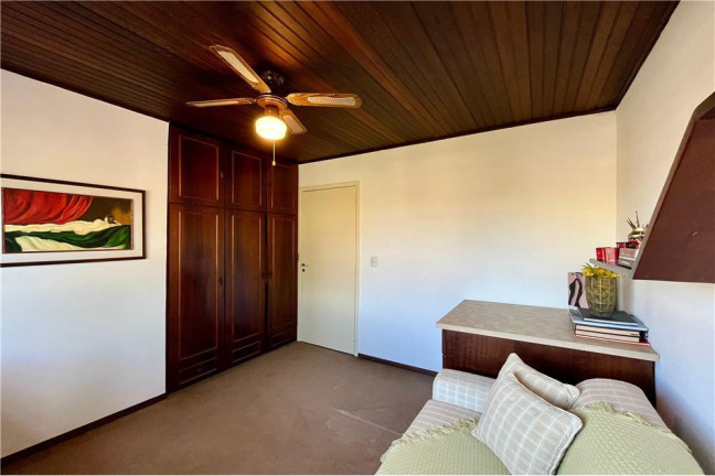Imagem Casa com 3 Quartos à Venda, 300 m² em Jardim Carvalho - Porto Alegre Imagem Casa com 3 Quartos à Venda, 300 m² em Jardim Carvalho - Porto Alegre