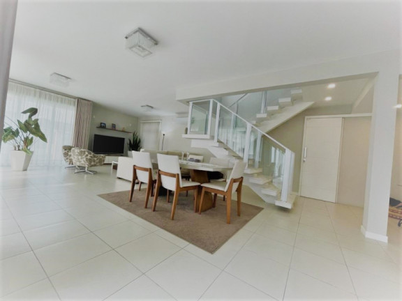 Imagem Casa com 3 Quartos à Venda, 387 m²