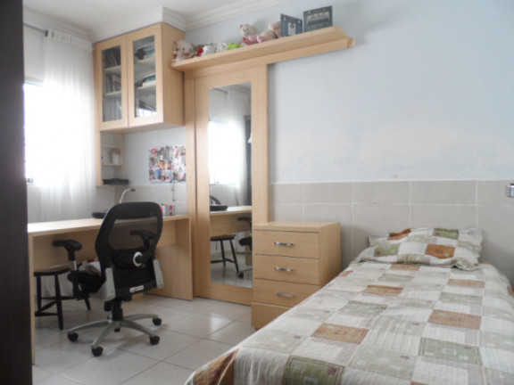 Imagem Casa com 5 Quartos à Venda, 220 m²