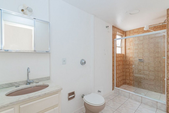 Imagem Imóvel com 2 Quartos à Venda, 78 m² em Centro - Porto Alegre Imagem Imóvel com 2 Quartos à Venda, 78 m² em Centro - Porto Alegre
