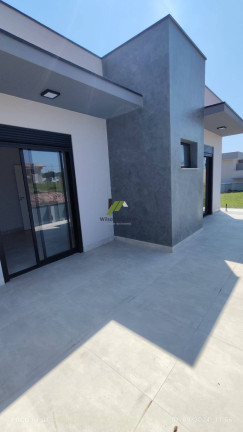 Imagem Casa de Condomínio com 3 Quartos à Venda, 240 m²