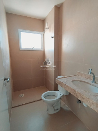 Imagem Casa com 4 Quartos à Venda, 142 m²