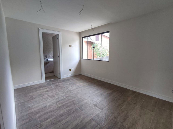 Imagem Casa com 5 Quartos à Venda, 450 m² em Golfe - Teresópolis Imagem Casa com 5 Quartos à Venda, 450 m² em Golfe - Teresópolis
