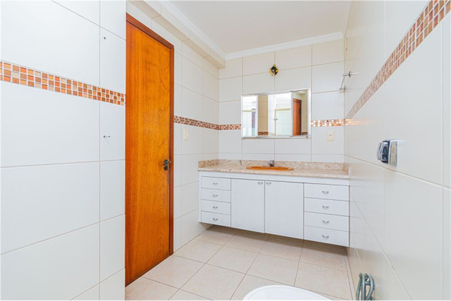 Imagem Imóvel com 2 Quartos à Venda, em Auxiliadora - Porto Alegre Imagem Imóvel com 2 Quartos à Venda, em Auxiliadora - Porto Alegre