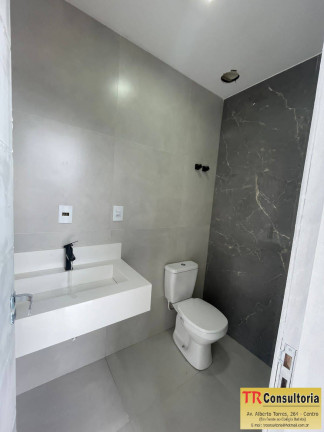Imagem Casa com 3 Quartos à Venda, 400 m² em Campos Dos Goytacazes Imagem Casa com 3 Quartos à Venda, 400 m² em Campos Dos Goytacazes