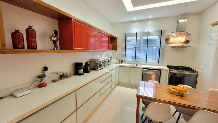 Imagem Casa com 3 Quartos à Venda, 427 m² em Anita Garibaldi - Joinville Imagem Casa com 3 Quartos à Venda, 427 m² em Anita Garibaldi - Joinville