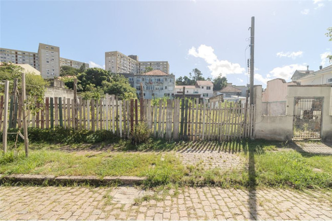 Imagem Terreno à Venda, 1.317 m² em Santo Antônio - Porto Alegre Imagem Terreno à Venda, 1.317 m² em Santo Antônio - Porto Alegre