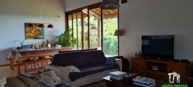 Imagem Imóvel com 3 Quartos à Venda, 612 m² em Pedra Bela - Pedra Bela