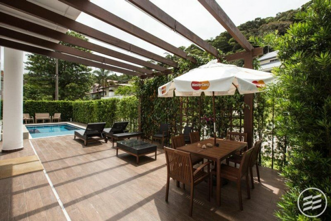 Imagem Casa com 4 Quartos à Venda, 730 m² em Estados - Balneário Camboriú Imagem Casa com 4 Quartos à Venda, 730 m² em Estados - Balneário Camboriú