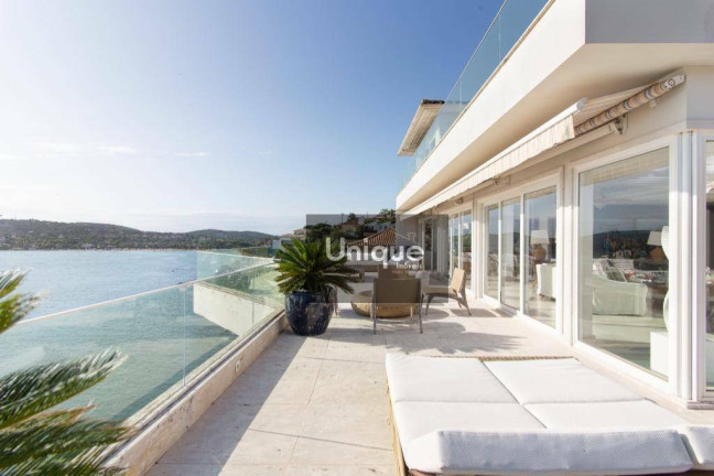 Imagem Casa com 5 Quartos para Temporada, 450 m² em Ferradura - Armação Dos Búzios Imagem Casa com 5 Quartos para Temporada, 450 m² em Ferradura - Armação Dos Búzios