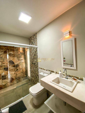 Imagem Sobrado com 3 Quartos à Venda, 252 m² em Cigarras - São Sebastião