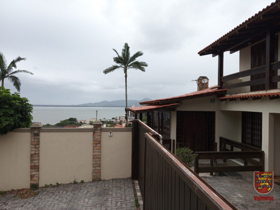 Imagem Casa com 6 Quartos à Venda,  em Coqueiros - Florianópolis