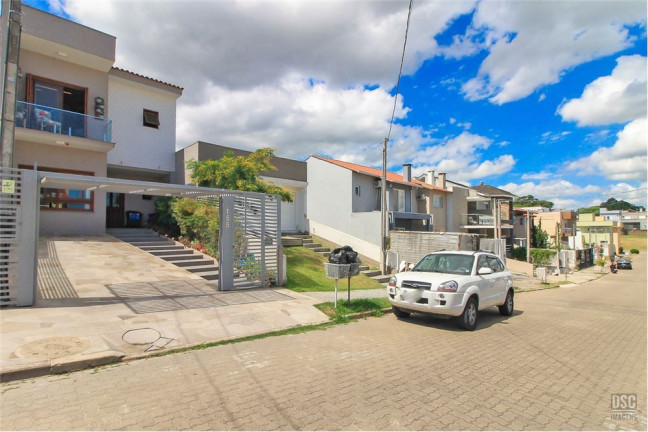 Imagem Casa com 3 Quartos à Venda, em Hípica - Porto Alegre Imagem Casa com 3 Quartos à Venda, em Hípica - Porto Alegre