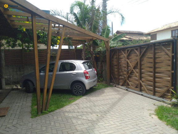 Imagem Casa com 2 Quartos à Venda, 225 m² em Rio Tavares - Florianópolis Imagem Casa com 2 Quartos à Venda, 225 m² em Rio Tavares - Florianópolis
