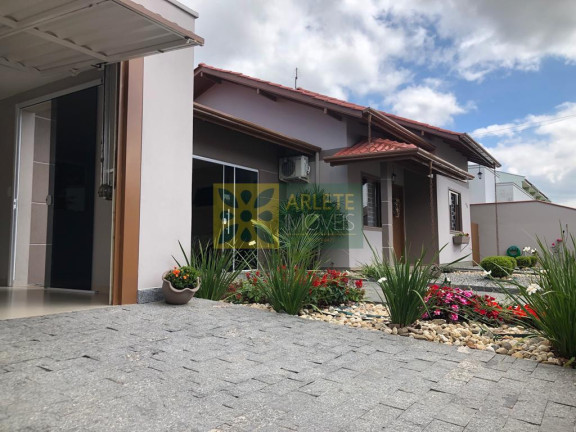 Casa com 2 Quartos à Venda, 70 m² em Centro - Tijucas