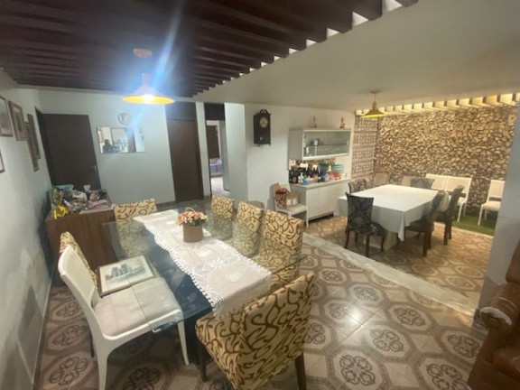 Imagem Casa com 3 Quartos à Venda, 300 m² em Cidade Dos Funcionários - Fortaleza Imagem Casa com 3 Quartos à Venda, 300 m² em Cidade Dos Funcionários - Fortaleza