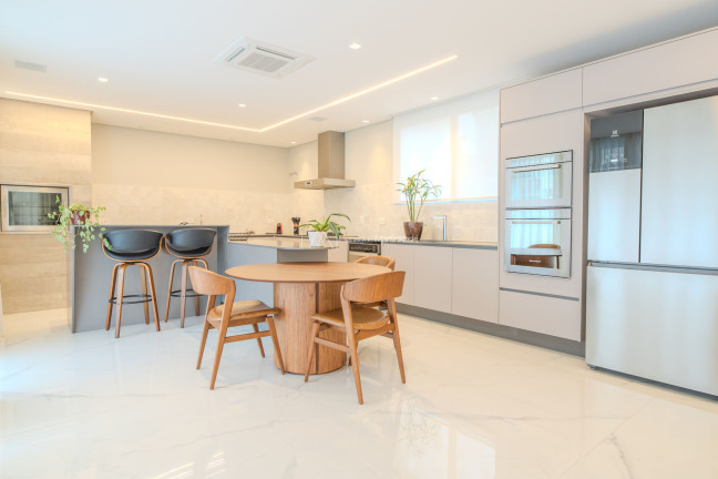 Imagem Casa com 3 Quartos à Venda, 369 m² em Santo Inácio - Curitiba Imagem Casa com 3 Quartos à Venda, 369 m² em Santo Inácio - Curitiba