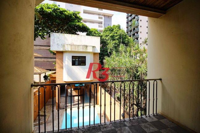 Imagem Sobrado com 3 Quartos para Alugar, 240 m² em Gonzaga - Santos