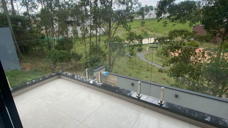 Imagem Imóvel com 3 Quartos à Venda, 220 m² Imagem Imóvel com 3 Quartos à Venda, 220 m²