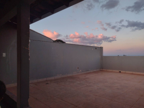 Imagem Casa com 3 Quartos à Venda, em Jardim Santo Antônio - Arapongas Imagem Casa com 3 Quartos à Venda, em Jardim Santo Antônio - Arapongas