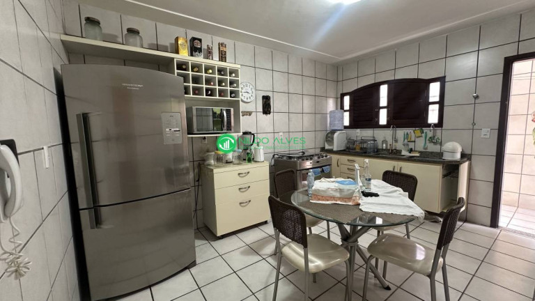 Imagem Casa com 3 Quartos à Venda, 261 m²