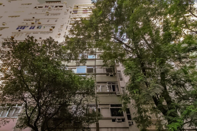 Imagem Imóvel com 2 Quartos à Venda, 72 m² em Copacabana - Rio De Janeiro Imagem Imóvel com 2 Quartos à Venda, 72 m² em Copacabana - Rio De Janeiro