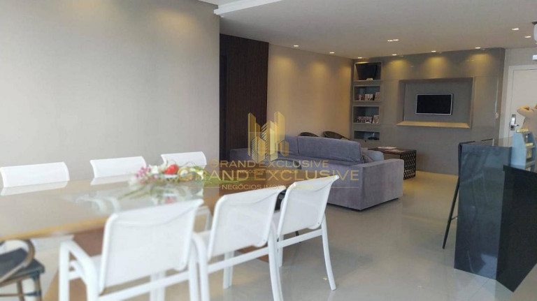 Imagem Apartamento com 3 Quartos à Venda, 130 m² em Centro - Balneário Camboriú Imagem Apartamento com 3 Quartos à Venda, 130 m² em Centro - Balneário Camboriú