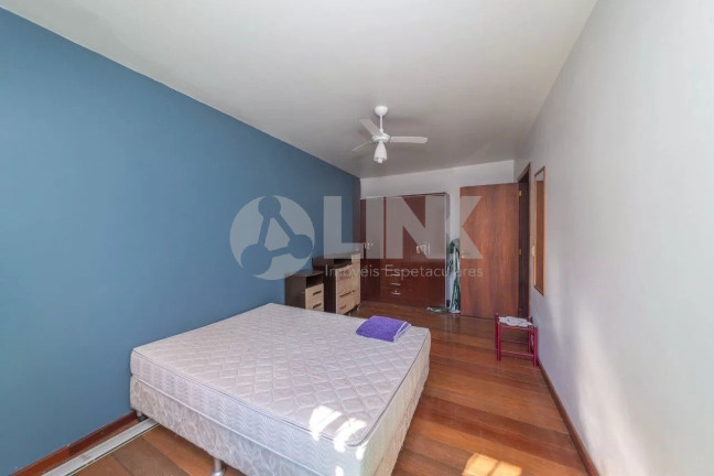 Imagem Casa com 3 Quartos à Venda, 262 m² em Auxiliadora - Porto Alegre Imagem Casa com 3 Quartos à Venda, 262 m² em Auxiliadora - Porto Alegre