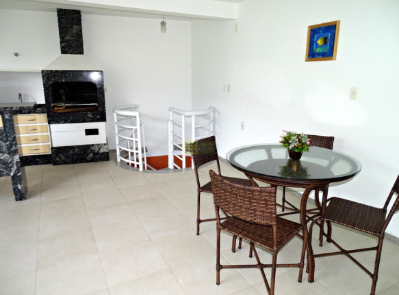 Imagem Casa com 4 Quartos à Venda, 215 m² em Centro - Porto Belo Imagem Casa com 4 Quartos à Venda, 215 m² em Centro - Porto Belo