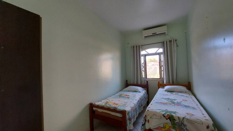 Imagem Casa com 4 Quartos para Temporada, 140 m² em Bombas - Bombinhas Imagem Casa com 4 Quartos para Temporada, 140 m² em Bombas - Bombinhas