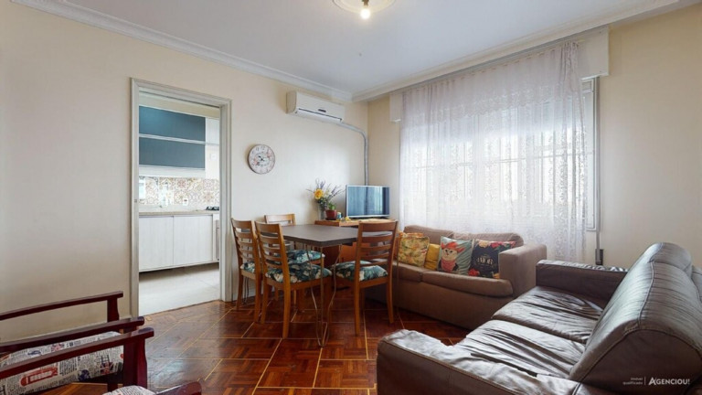 Imagem Imóvel com 2 Quartos à Venda, 70 m² em Menino Deus - Porto Alegre Imagem Imóvel com 2 Quartos à Venda, 70 m² em Menino Deus - Porto Alegre