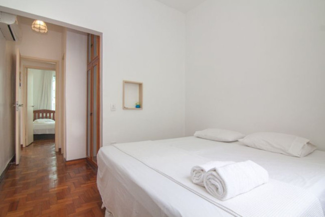 Imagem Imóvel com 2 Quartos à Venda, 71 m² em Copacabana - Rio De Janeiro Imagem Imóvel com 2 Quartos à Venda, 71 m² em Copacabana - Rio De Janeiro