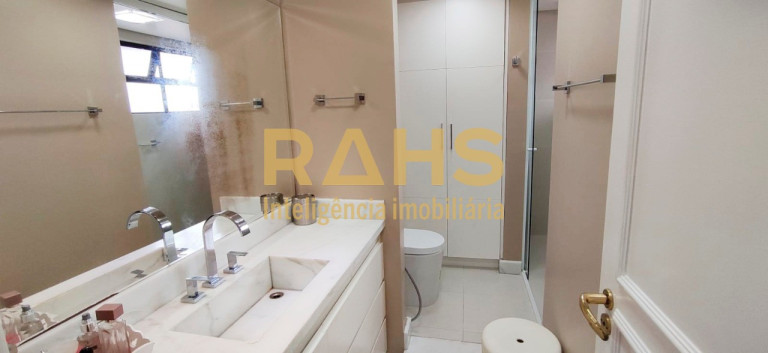 Imagem Apartamento com 3 Quartos à Venda, 195 m² em Centro - Joinville Imagem Apartamento com 3 Quartos à Venda, 195 m² em Centro - Joinville