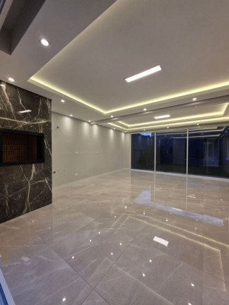 Imagem Casa com 3 Quartos à Venda, 284 m² em Santo Inácio - Curitiba