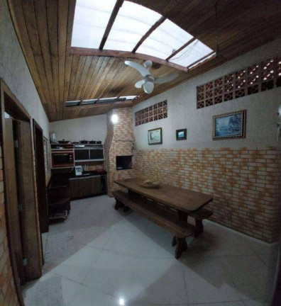 Imagem Casa com 3 Quartos à Venda, 210 m² em Guaíra - Curitiba