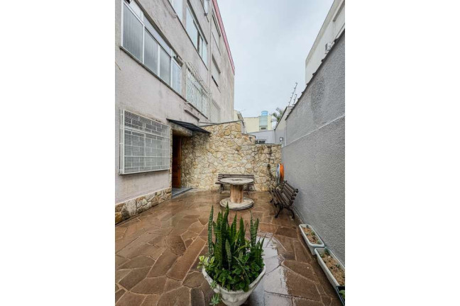 Imagem Apartamento com 2 Quartos à Venda, 61 m² em São Sebastião - Porto Alegre