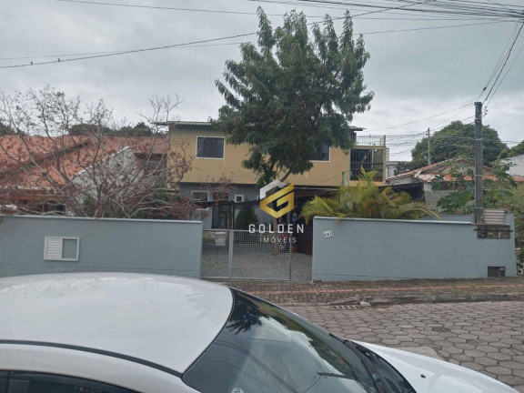 Sobrado com 5 Quartos à Venda, 193 m² em Bombas - Bombinhas
