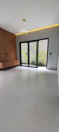 Imagem Imóvel com 4 Quartos à Venda, 250 m² Imagem Imóvel com 4 Quartos à Venda, 250 m²
