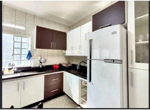 Imagem Casa com 2 Quartos à Venda, 210 m²