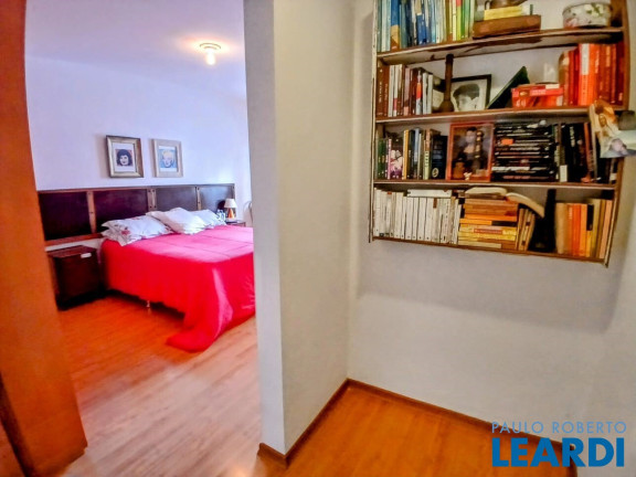 Imagem Sobrado com 3 Quartos à Venda, 217 m² em Vila Gilda - Santo André
