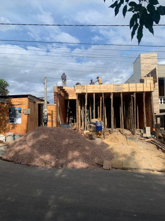 Imagem Casa com 3 Quartos à Venda, em Guarujá - Porto Alegre Imagem Casa com 3 Quartos à Venda, em Guarujá - Porto Alegre
