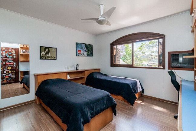 Imagem Casa com 3 Quartos à Venda, 270 m² em Partenon - Porto Alegre