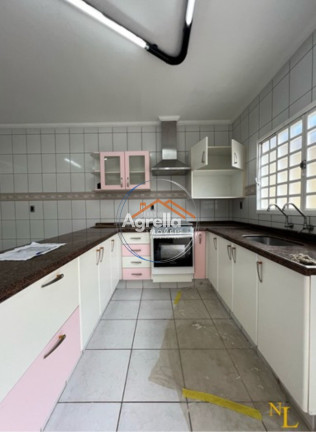 Imagem Casa com 3 Quartos à Venda, 150 m² em Jardim São José - Mogi Guaçu Imagem Casa com 3 Quartos à Venda, 150 m² em Jardim São José - Mogi Guaçu