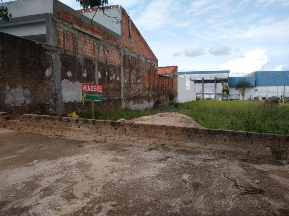 Imóvel à Venda, 368 m² em Nova Jacarezinho - Jacarezinho
