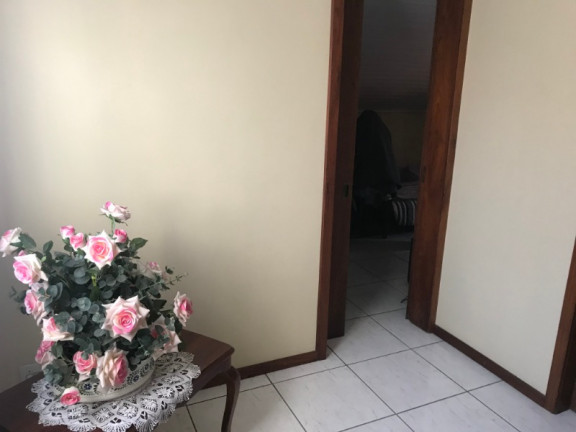 Imagem Casa com 4 Quartos à Venda, 230 m² em Jardim Itu - Porto Alegre Imagem Casa com 4 Quartos à Venda, 230 m² em Jardim Itu - Porto Alegre