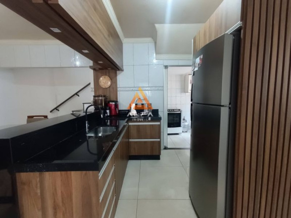Imagem Casa com 4 Quartos à Venda, 240 m²